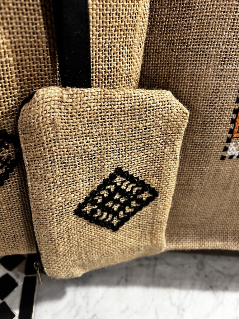 PORTE MONNAIE EN JUTE BRODE A LA MAIN