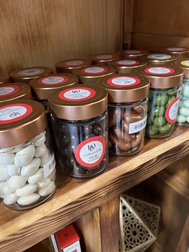 Bonboniere Origins Cocoa, chocolat garnie de lakrids, praliné, de noix de pécan 220g